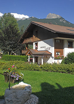 Residences a Moena. Residence Lastè, casa e appartamenti per vacanza a Moena in val di Fassa, Trentino.