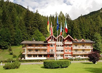 Hotel 4 stars Moena: Hotel Ristorante Foresta