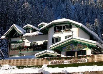 Hotel 3 stars Moena: Hotel Piedibosco