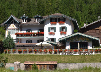 Hotel 3 stars Moena: Hotel Piedibosco