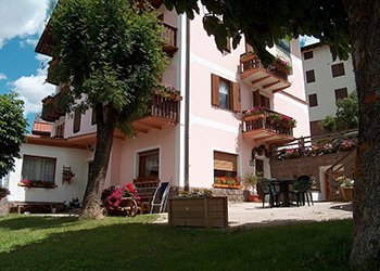 B&B/Garnì 1 e 2 stelle Moena: Garnì Miravalle
