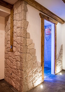 Privati a Moena. doccia emozionale SPA