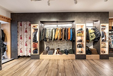 Clothing stores in Moena - External - Photo ID 1582