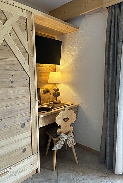 Privati a Moena. angolo scrittoio
